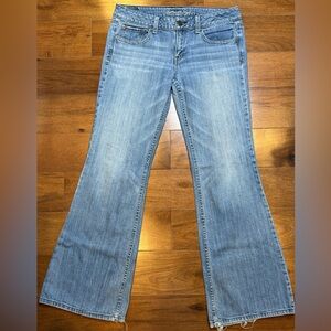 AMERICAN EAGLE Light Blue Hipster Jeans